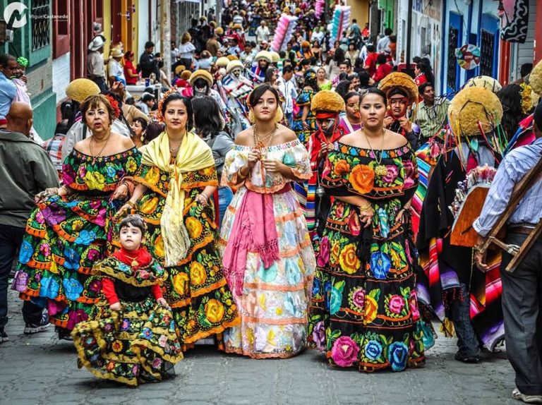 Tenue Mexicaine Traditionnelle Du Chiapas La Robe De Chiapaneca 