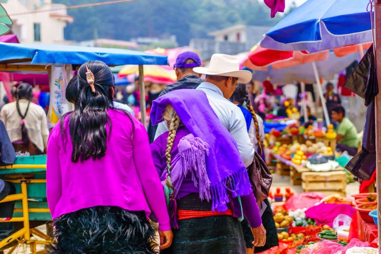 Une femme maya tzotzil sur le marché du village de Chamula