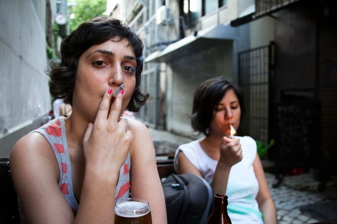 Femme mexicaine qui fume