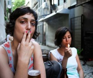 La forte consommation du tabac chez les jeunes au Mexique ralentit