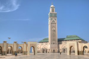 Mosquée Hassan-II de Casablanca sous un ciel bleu